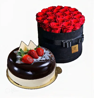Rose Box W Strawberry Chocolate Cake