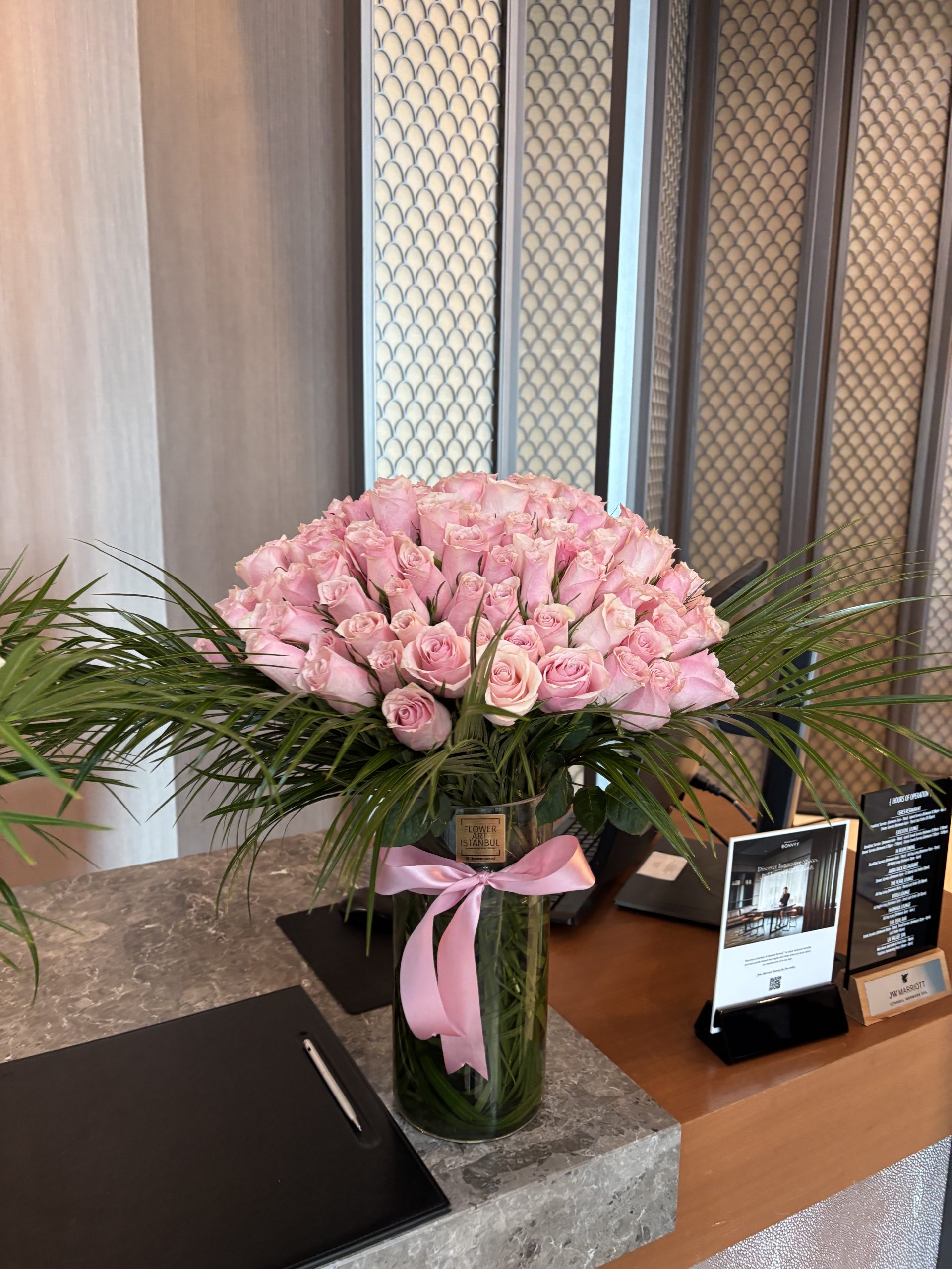 151 Pink Roses Vase
