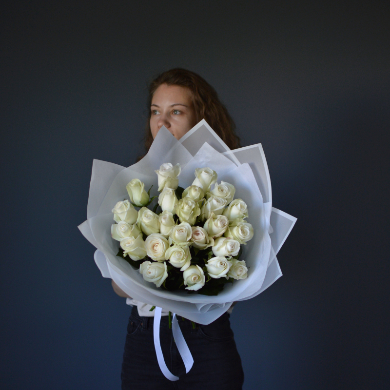 25 White Roses Bouqet